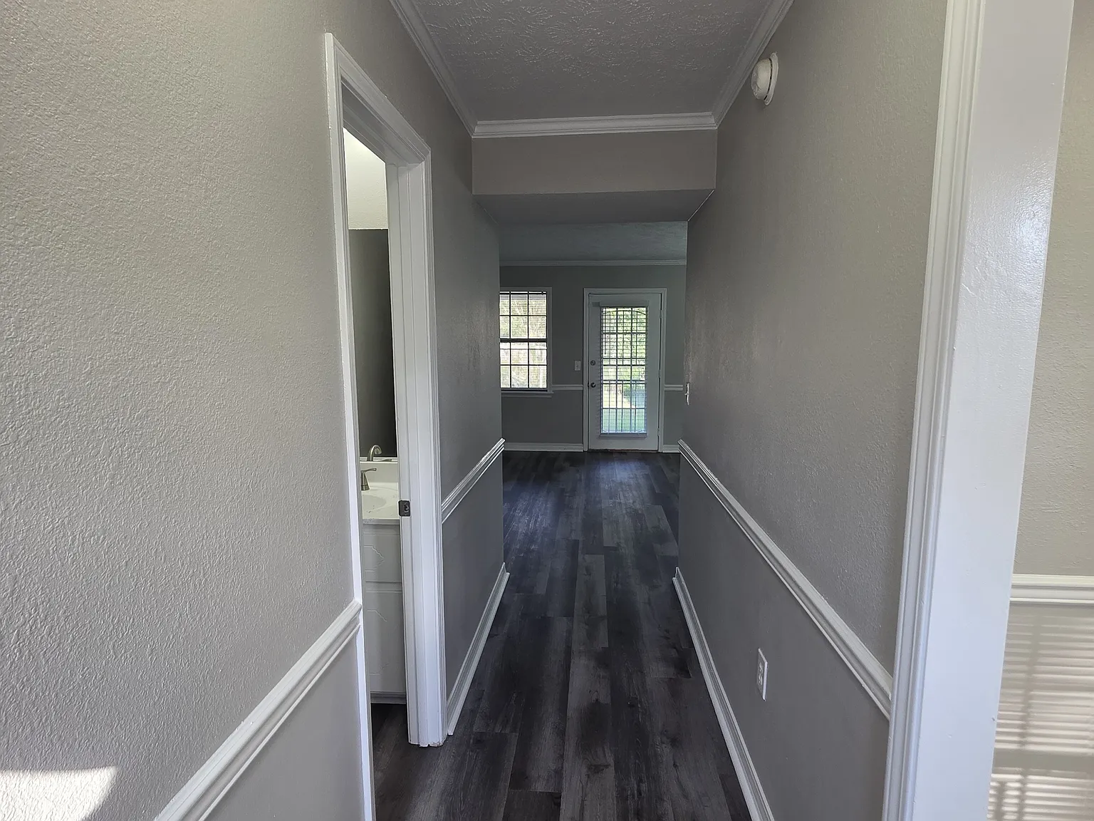 2 bed, 1.5 bath, 1350 sqft, $1,375 — Photo 2