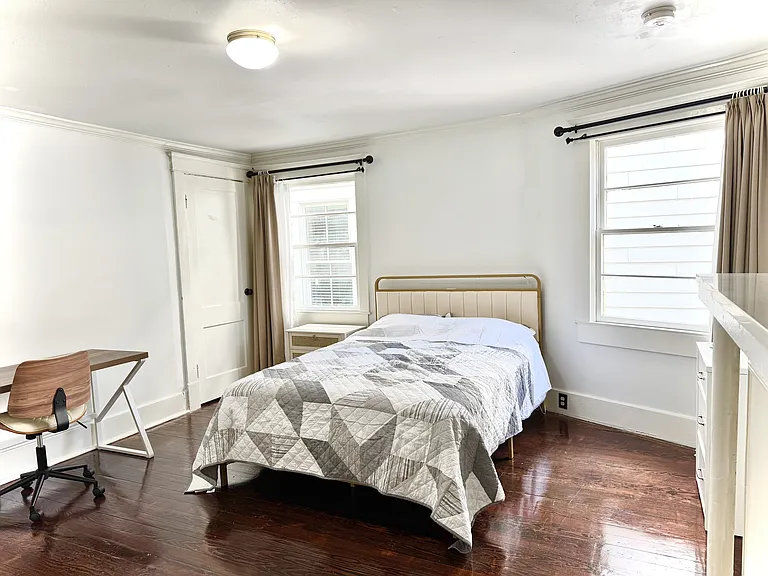512 E Waldburg St #A — Photo 12