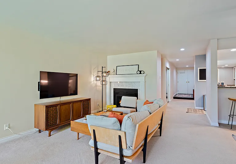 15512 Country Club Dr #B33 — Photo 6