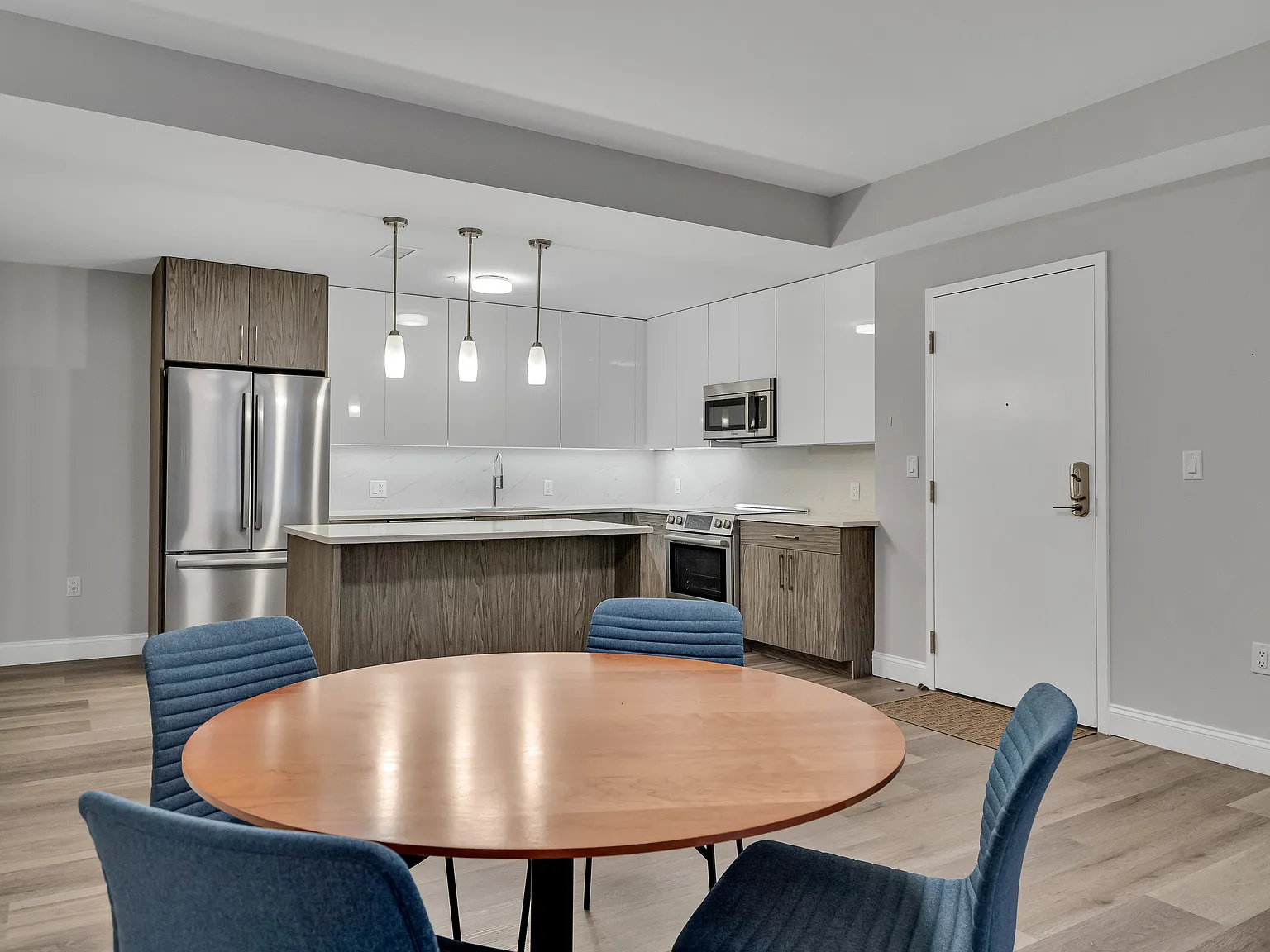 2 bed, 2.5 bath, 1787 sqft, $4,905 — Photo 2