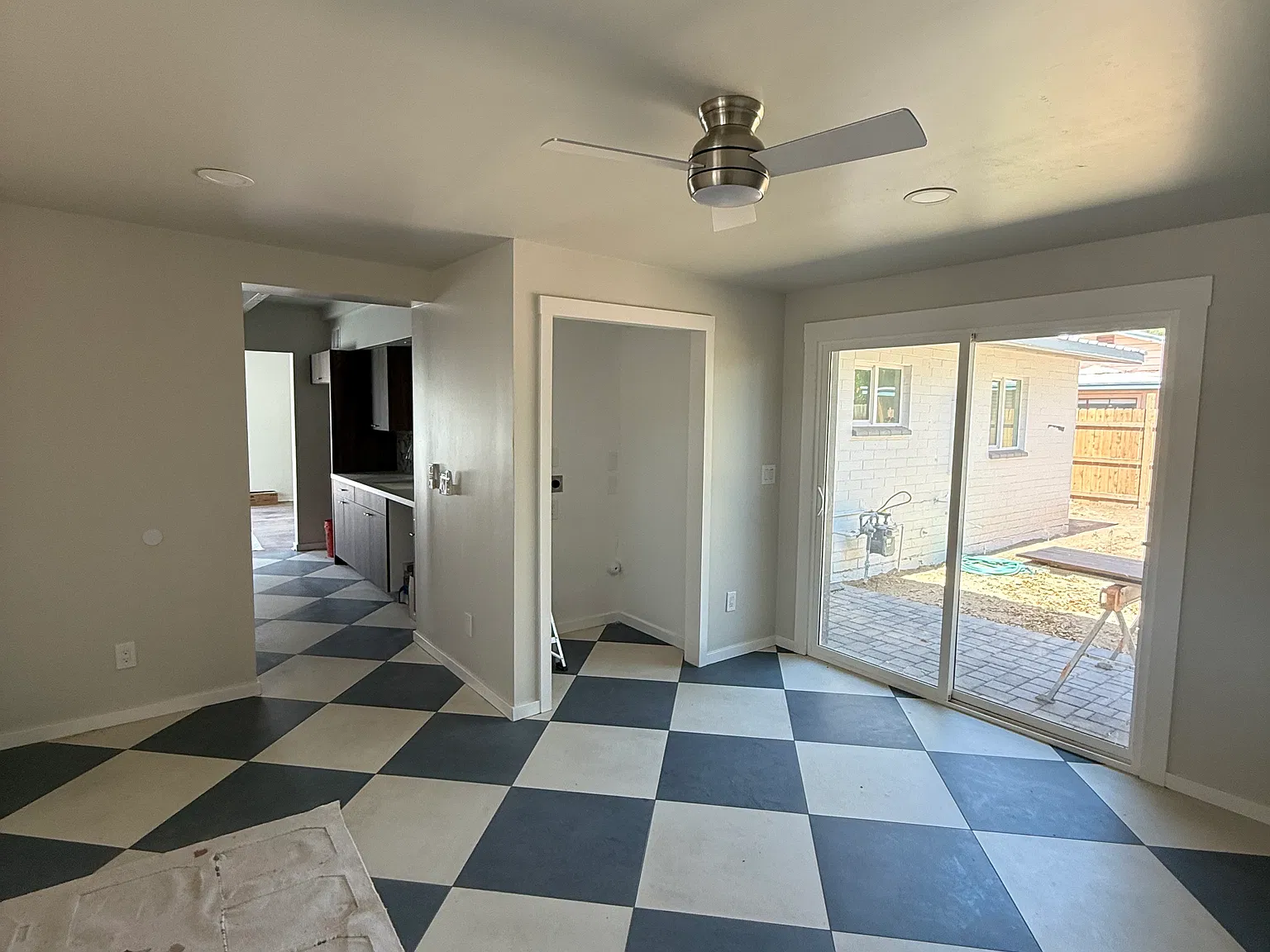 3 bed, 1100 sqft, $2,300 — Photo 3