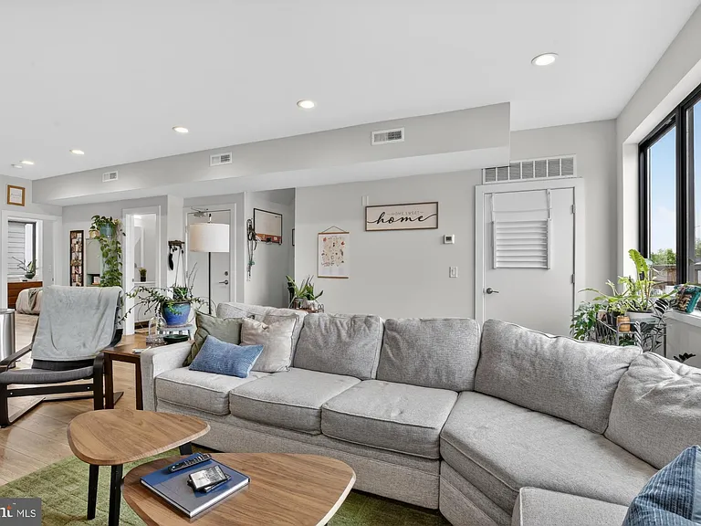 381 Martin St #3 — Photo 5