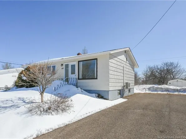 148 Des Pins St, Shippagan, NB E8S 1K2