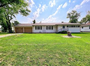 24 Cascade Dr, Belleville, IL
