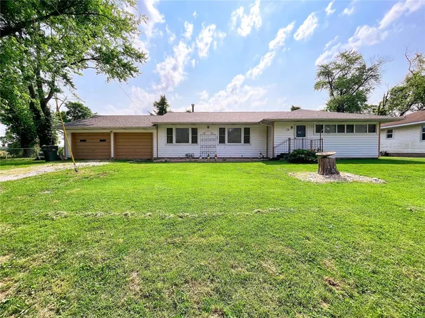 24 Cascade Dr, Belleville, IL 62223
