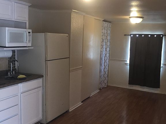 Unfurnished studio apartment pic 2