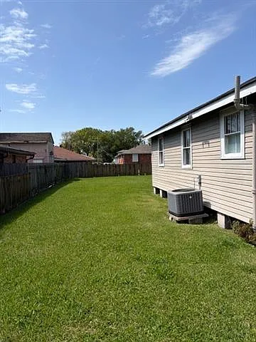 532 Chalmette St — Photo 6