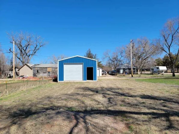 111 N 6th Ave, Edgemont, SD 57735