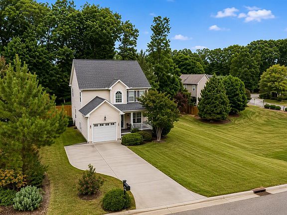 2nd image of 40 Fox Chapel Ln