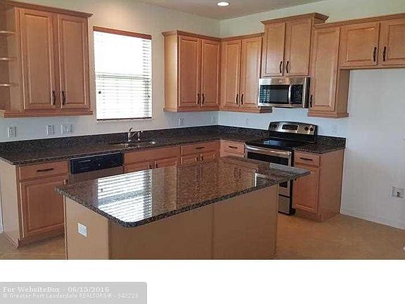 2nd image of 2611 Limerick Cir