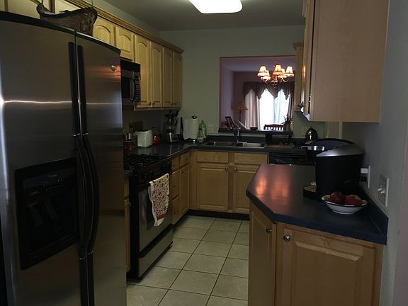 4th image of 31 Lakeview Dr #2010