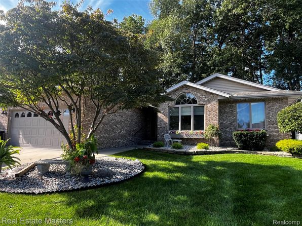 3923 Oak Hills Cir