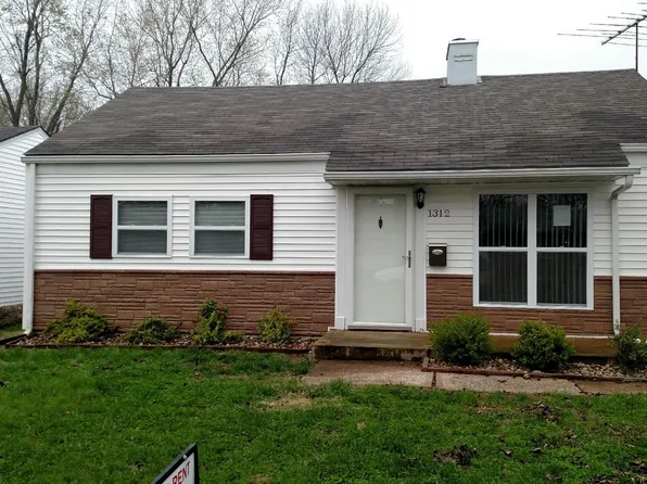 1312 Maiden Ln, Belleville, IL 62220