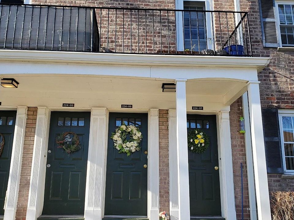 1st image of 22405 64th Ave