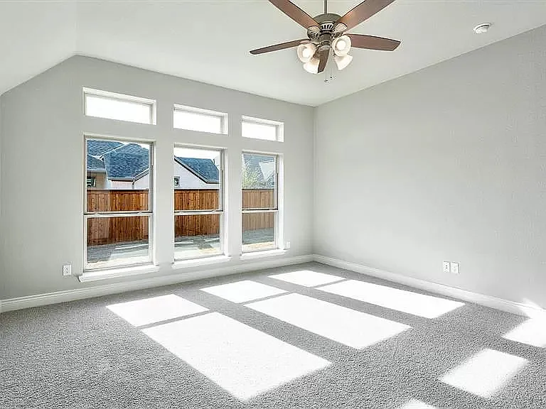 333 Cowling Dr — Photo 8