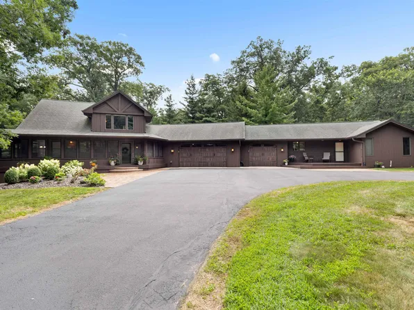 11577 Old River Rd, Rockton, IL 61072
