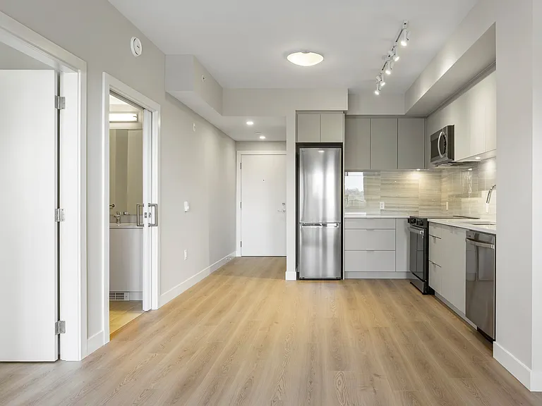 641 Claremont St — Photo 14