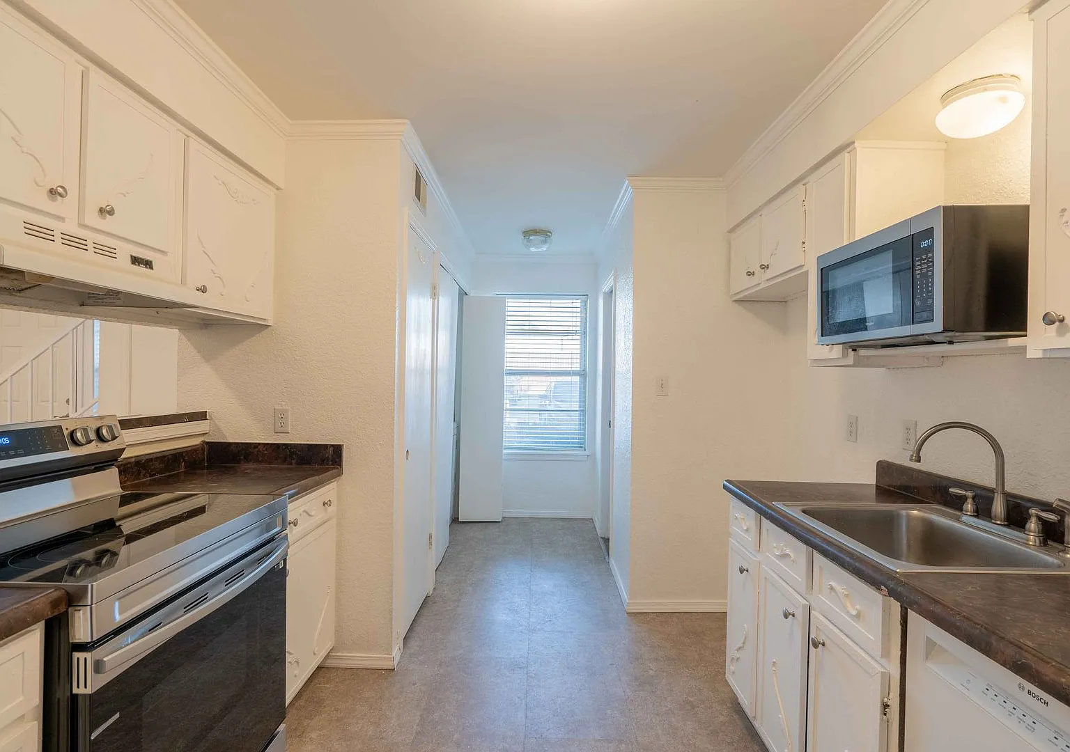 2 Bed | 2.5 Bath in Tulsa! — Photo 4