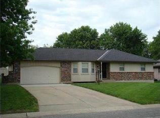 116 SW 20th Ter, Oak Grove, MO 64075