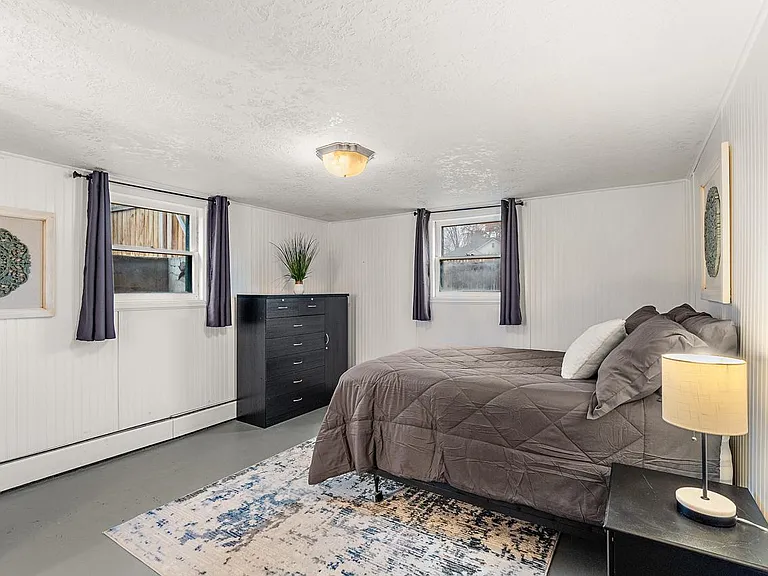 92 N Yale St — Photo 17