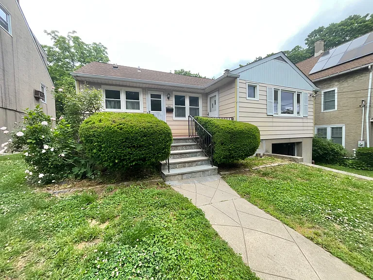 Ferndale Pl — Photo 1