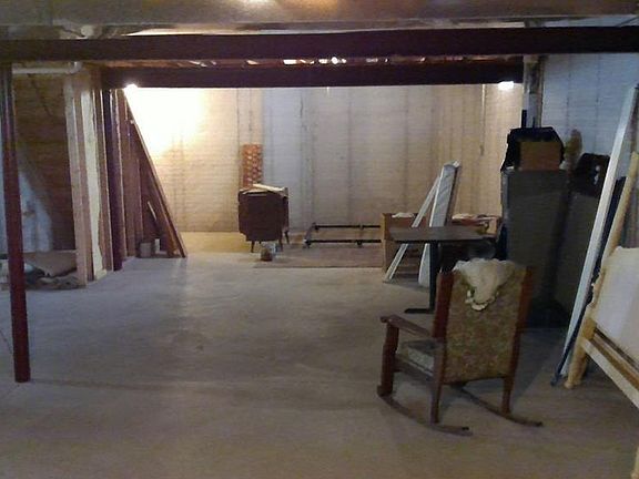 4th image of 8270 Claridge Ct