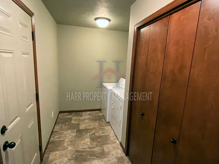 3210 E 3rd St — Photo 21