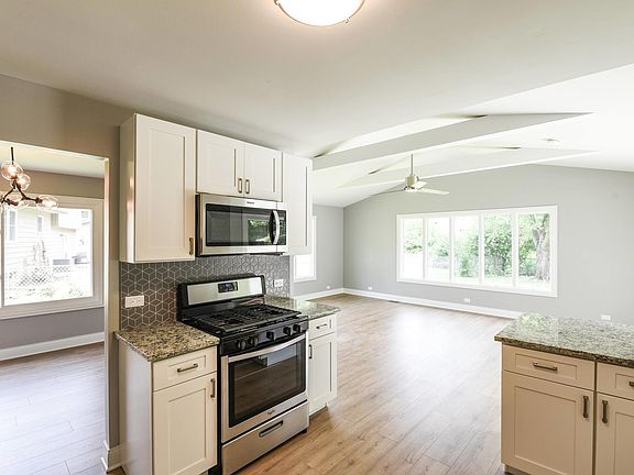 5th image of 22621 Imperial Dr