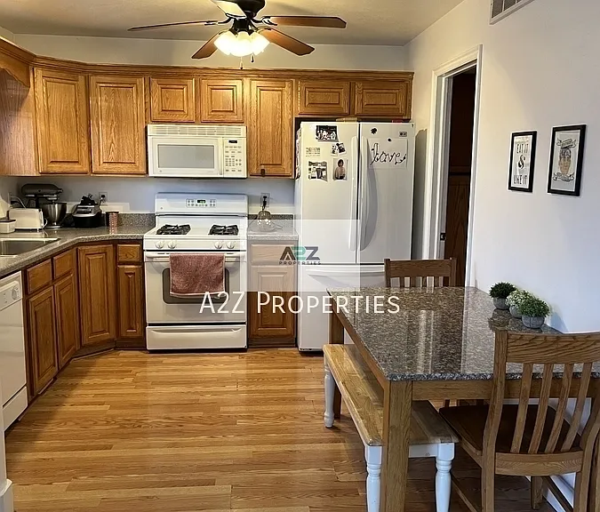358 N Peach St — Photo 6