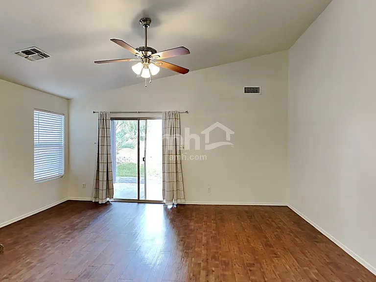 1303 N Balboa Dr — Photo 6