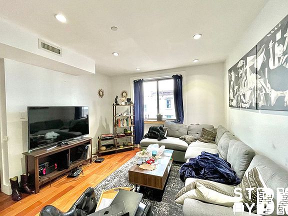 4th image of 18 Jefferson St APT 4