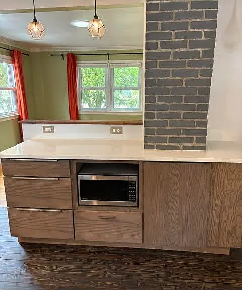 213 W Summit St — Photo 8