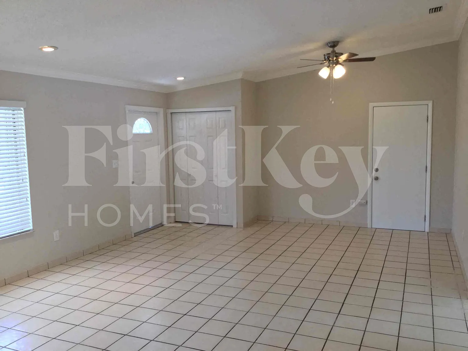 3 bed, 2.0 bath, 1582 sqft, $4,090 — Photo 3