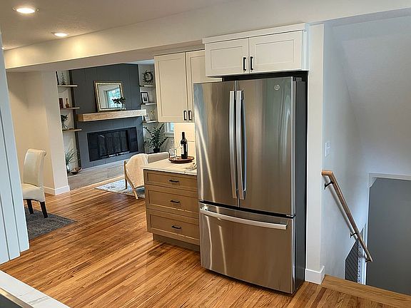 5th image of 1043 6th Ave SE