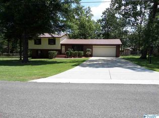 505 Waldrop Rd, Rainbow City, AL 35906