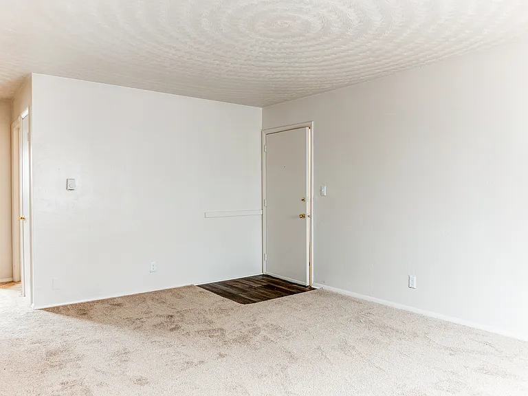 Harbor Square Apartments — Photo 6
