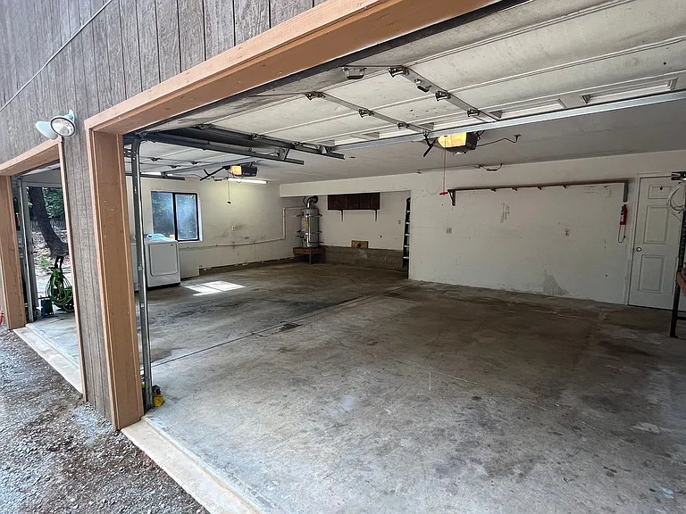 16520 Prospect Pl — Photo 2