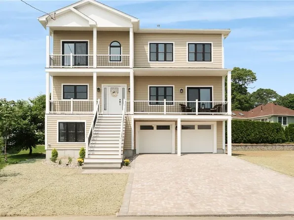 51 Burnett Rd, Warwick, RI 02889