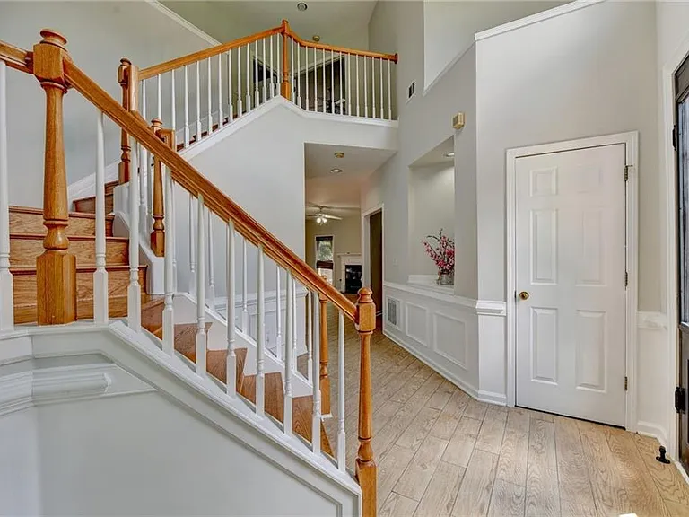 2835 Crestmont Ct — Photo 9