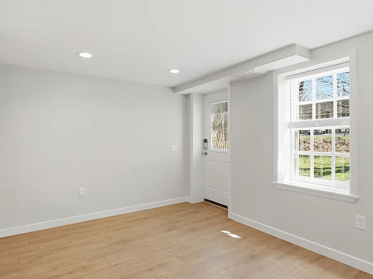 1474 Marsh Rd — Photo 13