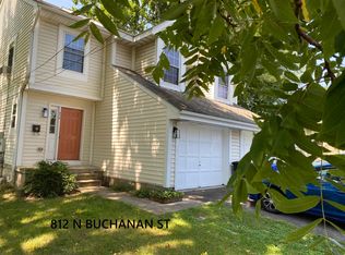 812 N Buchanan St, Arlington, VA 22203