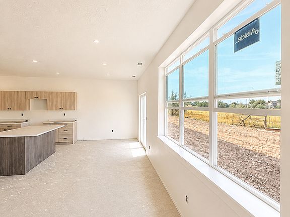 5th image of 1063 N Summit View Dr