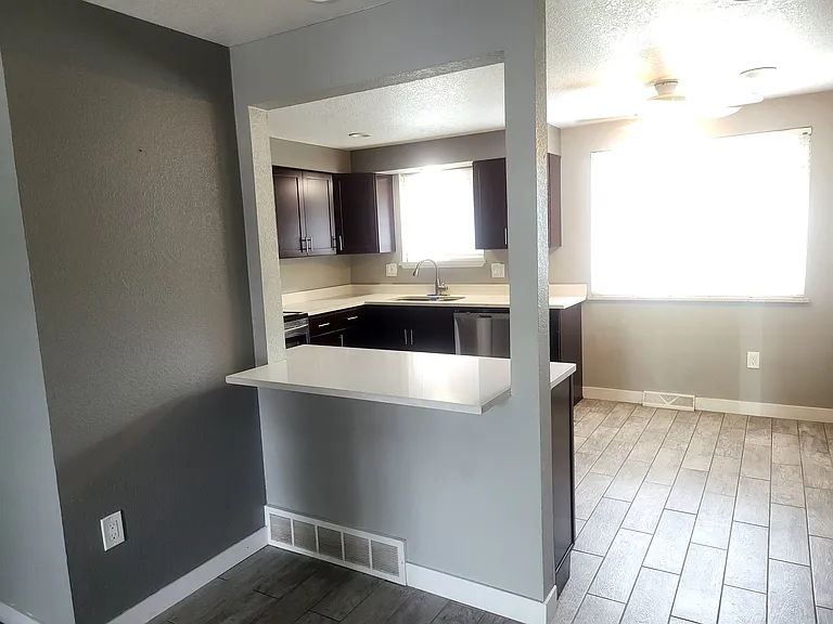 317 Ingalls St — Photo 6