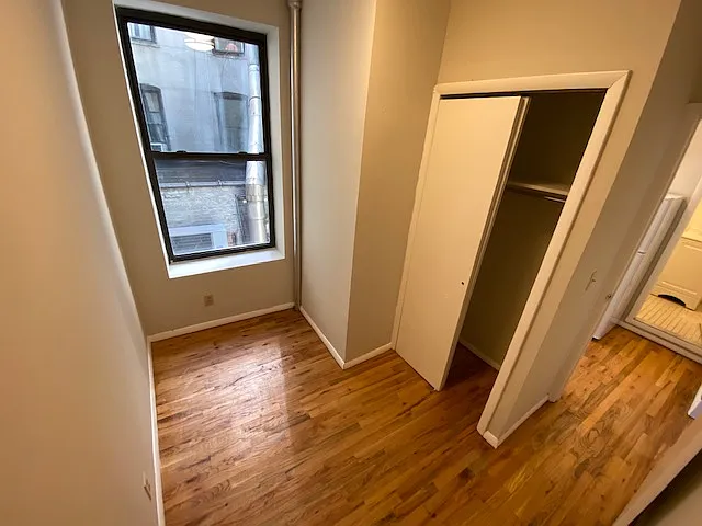 165 W 4th St #9 — Photo 2