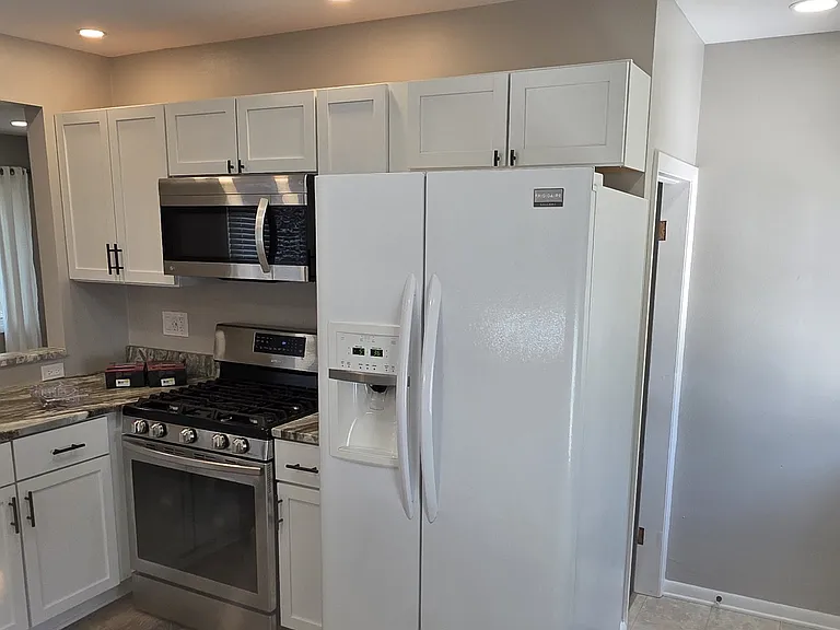 9322 W Mount Vernon Ave — Photo 3