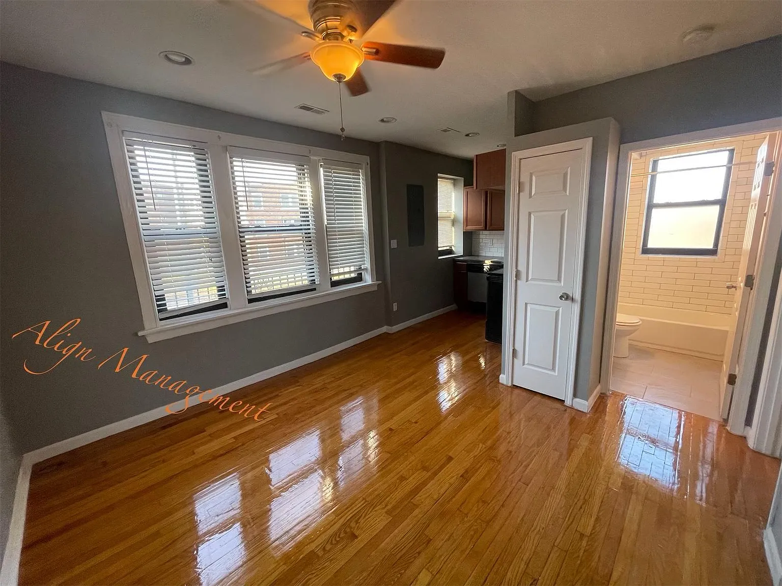 4920 Chippewa St — Photo 2
