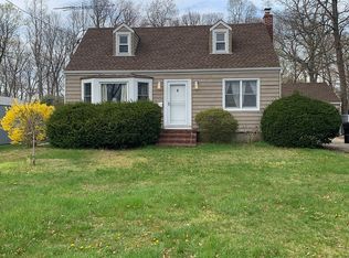 879 Stanley St, West Islip, NY 11795