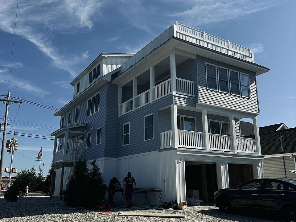 1st image of 724 Bay Avenue