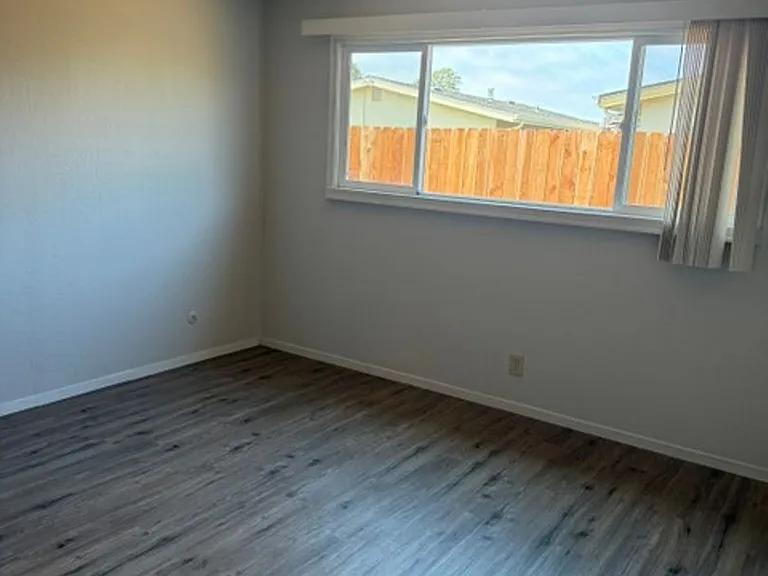 583 Bridge St — Photo 22