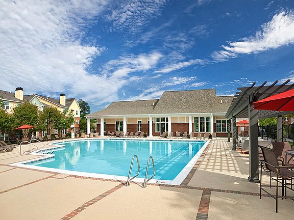 Resort-style Pool and Sundeck with Wi-Fi